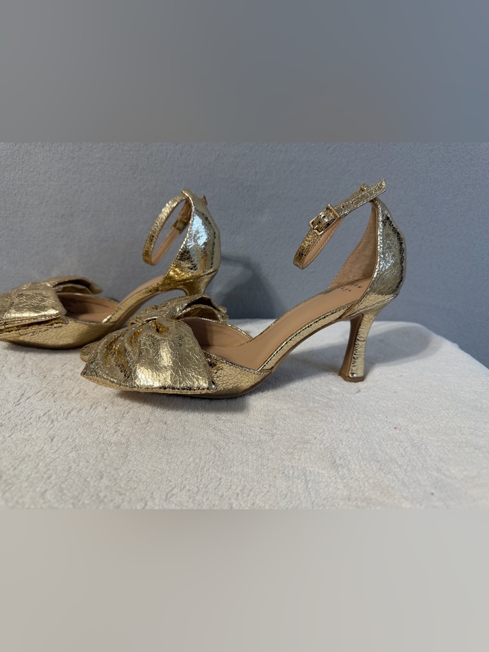 A New Day Grace Bow Heels s6.5 Women’s Gold Color - Picture 3 of 9